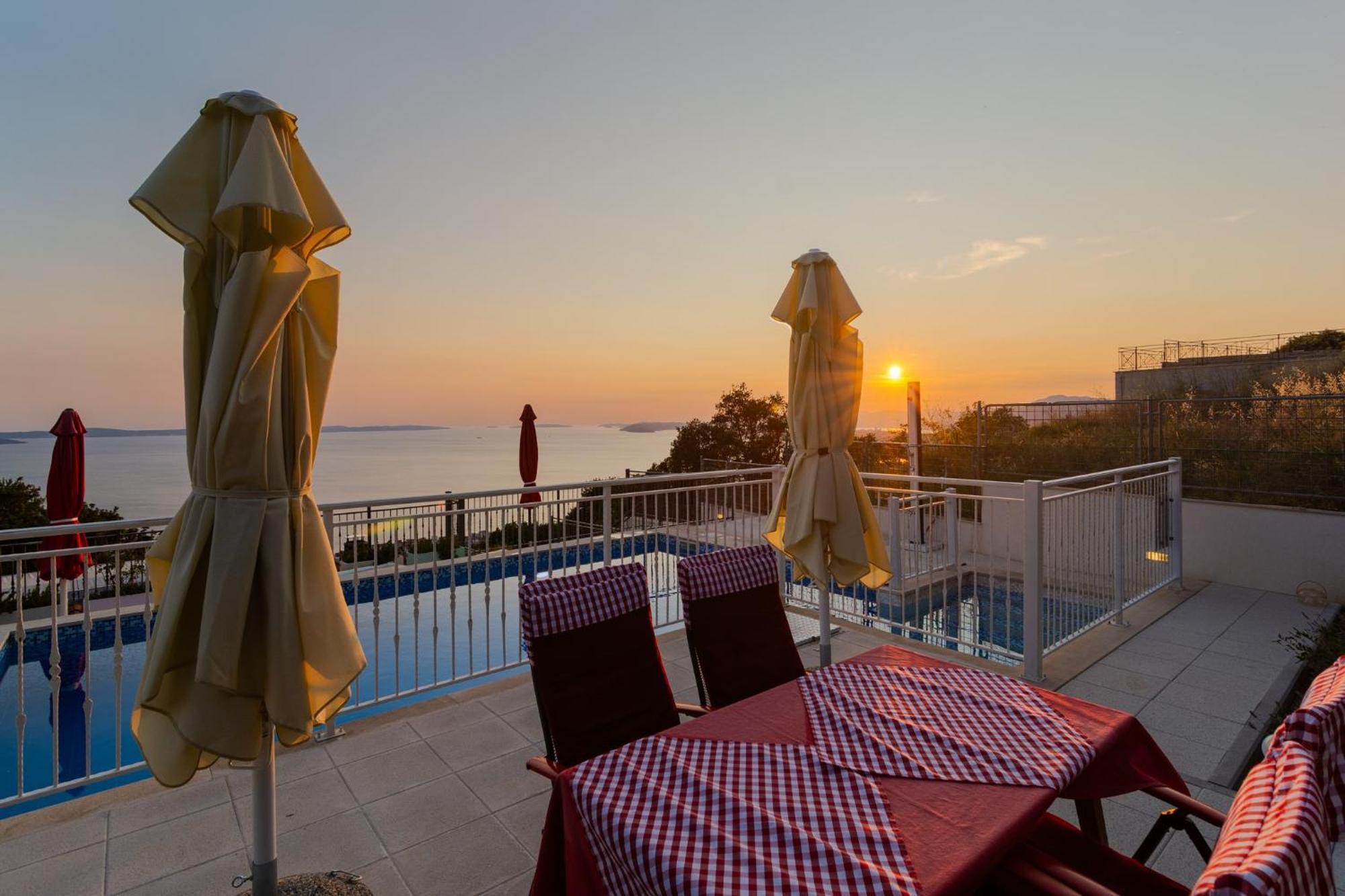 Kuca Za Odmor R&A Villa Подстрана Екстериор снимка